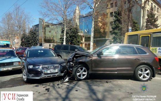 На проспекте Шевченко столкнулись три авто (фото) «фото»