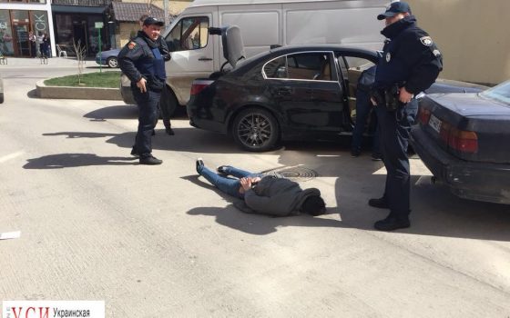 В Одессе задержали двух иностранцев с 10 килограммами конопли закатанной в банки (фото) «фото»