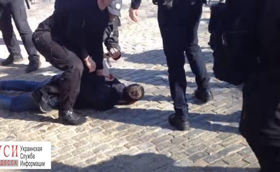 На Дерибасовской задержали трех хулиганов — очевидцы слышали стрельбу (видео) «фото»