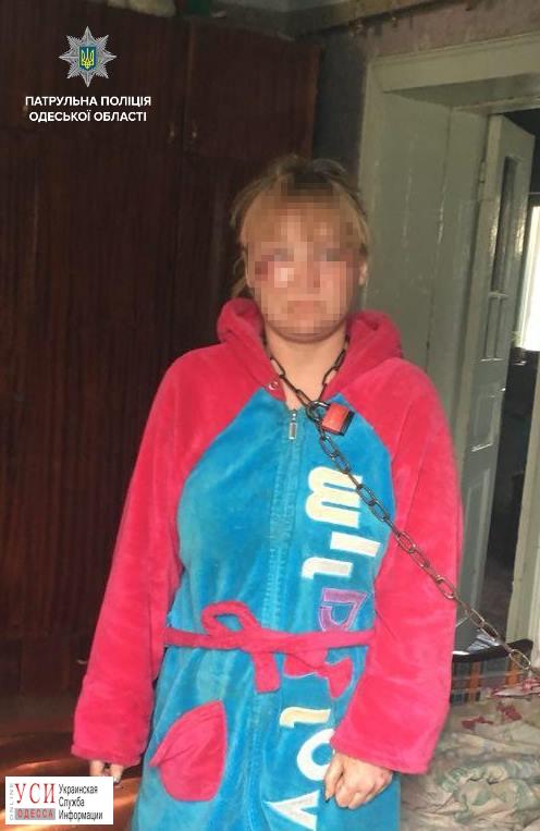 В частном доме Одессы девушку посадили на цепь — ее спасли полицейские «фото»