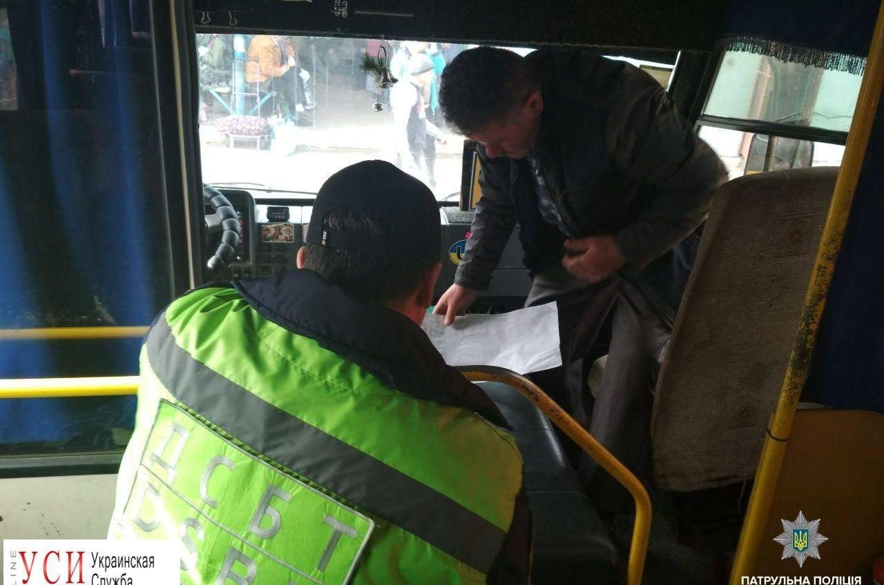 Патрульные и инспекторы “Укртрансбезопасности” проверяют маршрутки в Одесской области (фото) «фото»
