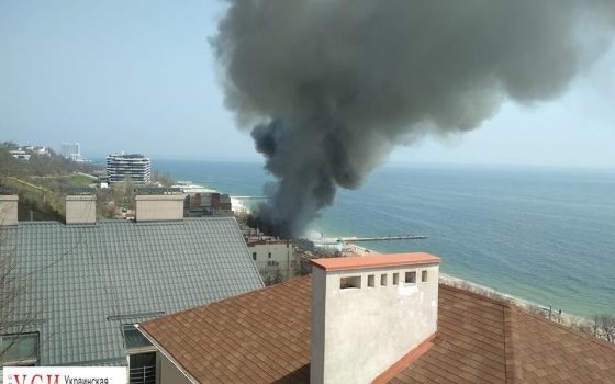 На 13-й станции Большого Фонтана горит ресторан (фото) ОБНОВЛЕНО «фото»