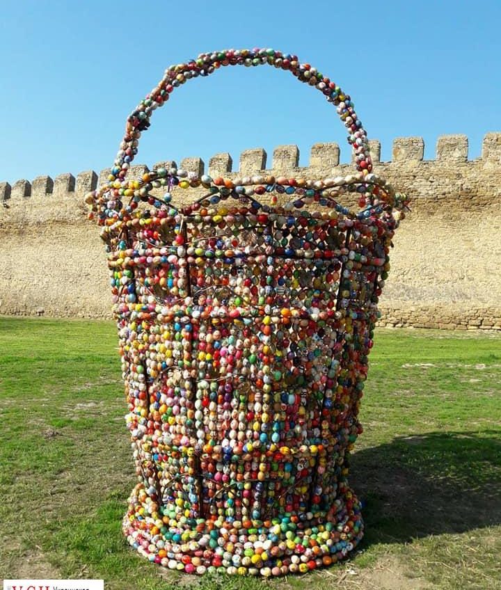В Аккерманской крепости установили самую большую пасхальную корзину (фото) «фото»