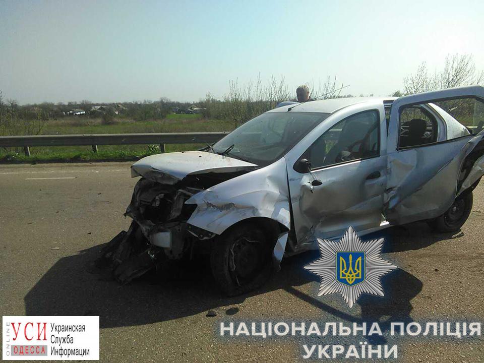 На трассе “Одесса-Киев” автомобиль врезался в отбойник: ребенок погиб, еще трое – в больнице (фото) «фото»