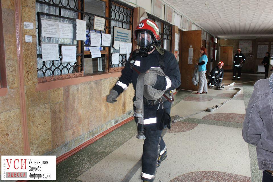 Учения спасателей: в Черноморске тушили “пожар” (фото) «фото»