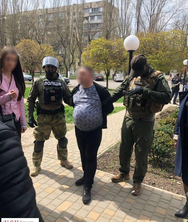 В Одессе задержали начальника жилищного кооператива на взятке в 80 тысяч гривен (фото) «фото»