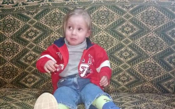 Нашлись родители “потерявшейся” двухлетней девочки: они отдали ребенка в реабилитационный центр «фото»