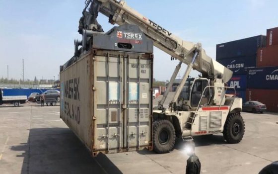 Одесские таможенники предупредили ввоз в Украину китайских люстр на 5 миллионов (фото) «фото»