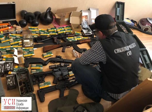 В Одессе задержали торговцев оружием: они продавали штурмовые и снайперские винтовки криминалитету (фото) «фото»