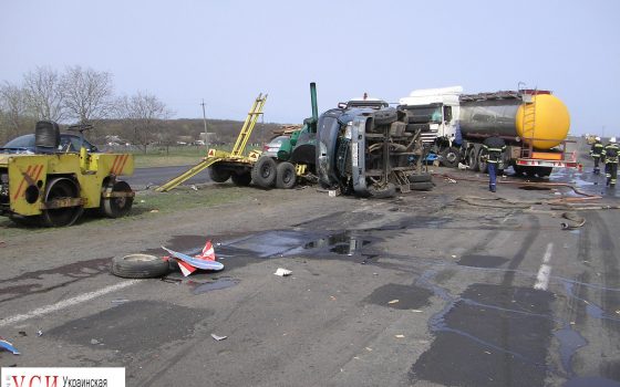 Водитель фуры сбил трех человек на трассе Киев – Одесса (фото) «фото»