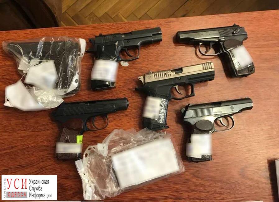 Одесский высокопоставленный полицейский продавал пистолеты в ломбардах — его будут судить «фото»