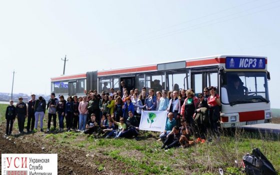 Черноморские экологи  использовали школьников для уборки мусора за городом  (видео) «фото»