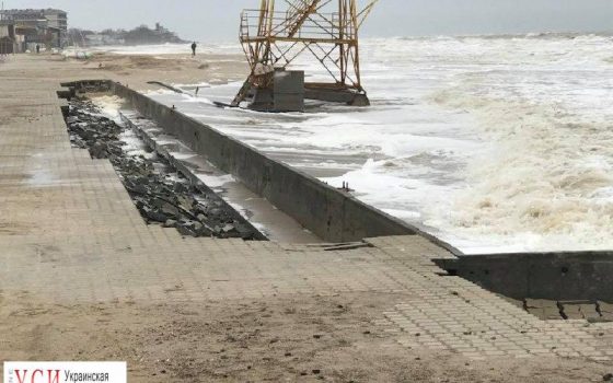 Весенние штормы снова разрушили часть набережной в Затоке (фото) «фото»