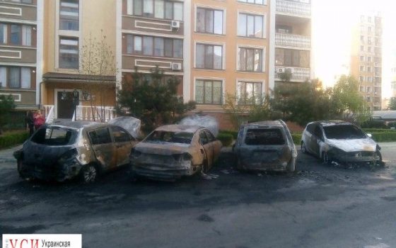 У парка Победы ночью сгорело четыре машины (фото, видео) ОБНОВЛЕНО «фото»