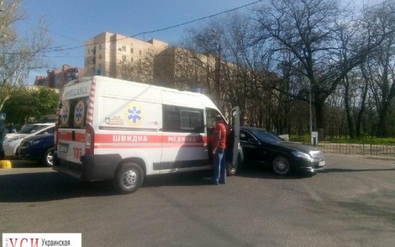 На Фонтане “неотложка” врезалась в иномарку «фото»