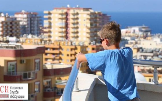 Семилетний мальчик выпал с балкона пятого этажа «фото»