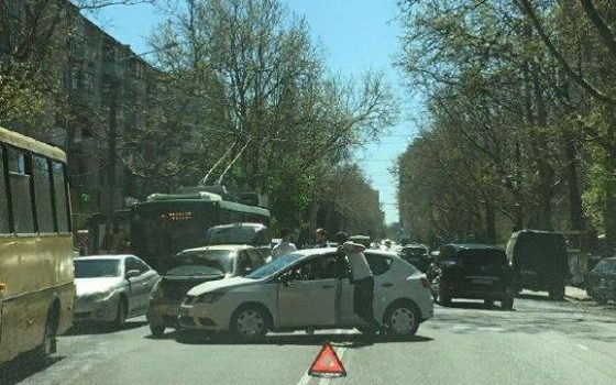 На проспекте Шевченко ДТП — образовался километровый затор «фото»