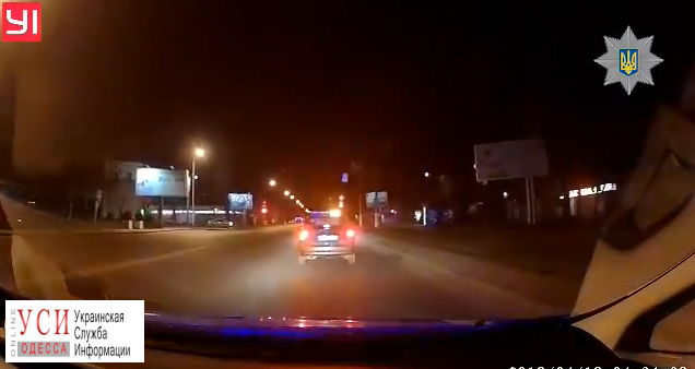 Патрульные задержали пьяного экс-охранника, который угнал машину с мигалками (видео) «фото»
