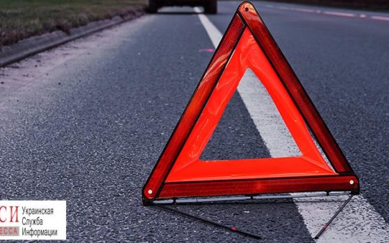 По дороге из Одессы в Черноморск столкнулись две фуры: одна перевернулась (видео) «фото»