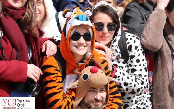 Парад Юморины: 2 тысячи участников карнавала и уморительные костюмы (фоторепортаж) «фото»