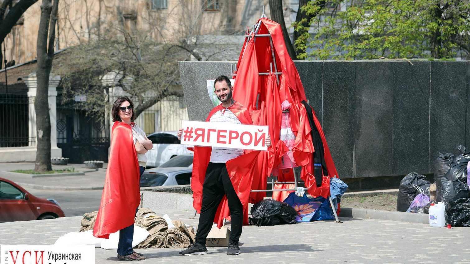 Горожане в костюмах супергероев очистили парк Шевченко от мусора (фото) «фото»