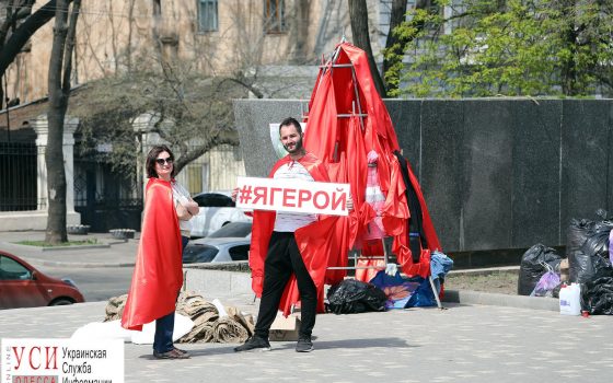 Горожане в костюмах супергероев очистили парк Шевченко от мусора (фото) «фото»