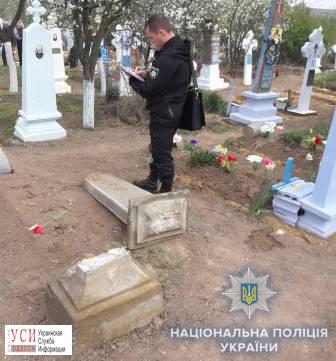 На проводы в Болградском районе надгробие упало на 3-летнюю девочку: ребенок умер «фото»