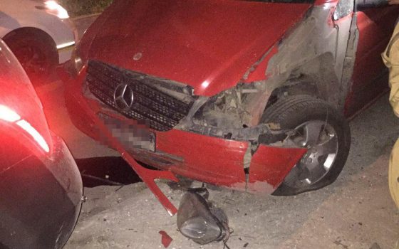 Неизвестный взорвал машину, оставленную во дворе жилого дома (фото) «фото»