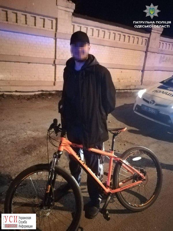 Одесские патрульные задержали “на горячем” квартирных воров и угонщика велосипеда (фото) «фото»