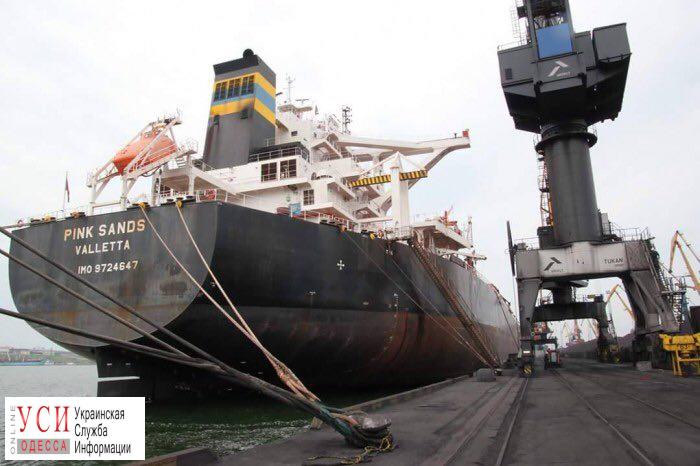 В порту Южного пришвартовался первый “балкер-гигант” в этом году «фото»