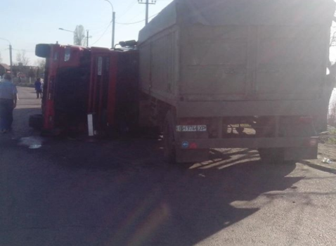 На трассе Одесса — Черноморск перевернулась фура (фото, видео) «фото»