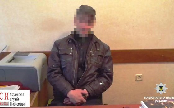 В Одессе у рецидивиста изъяли наркотики и оружие (фото) «фото»