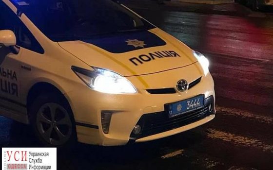 Иномарка сбила двух людей на Молдаванке: одного пострадавшего очевидцы сами увезли в больницу (фото) «фото»