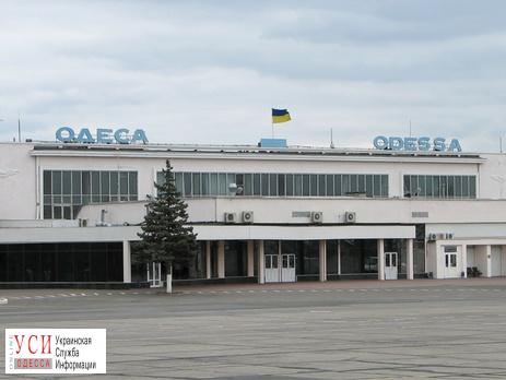 В Одесском аэропорту экстренно сел самолет: пассажирке стало плохо «фото»