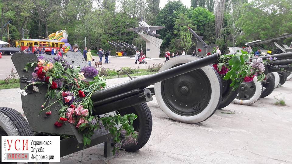 Одесситы украсили цветами Мемориал 411-й батареи (фото) «фото»