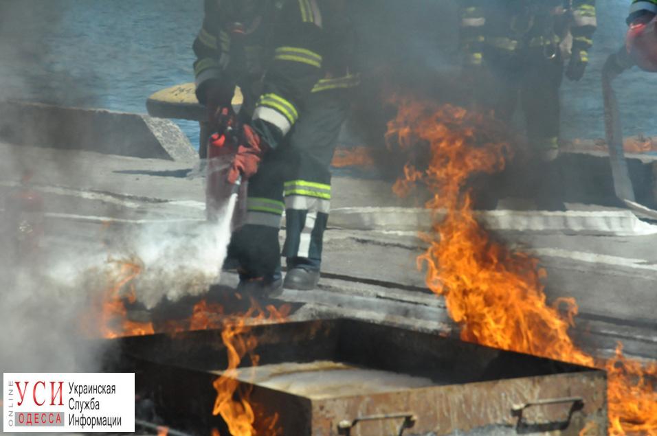 “Авария” с опасным грузом: в Одесском порту прошли учения (фото) «фото»