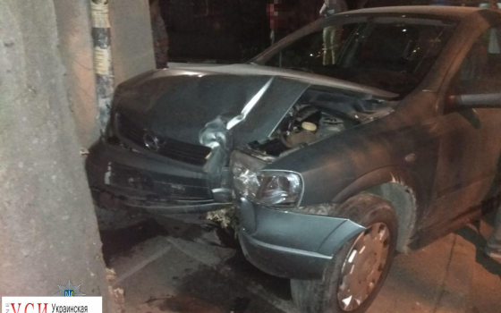 Ночное ДТП в Одессе: пьяный водитель врезался в дерево (фото) «фото»