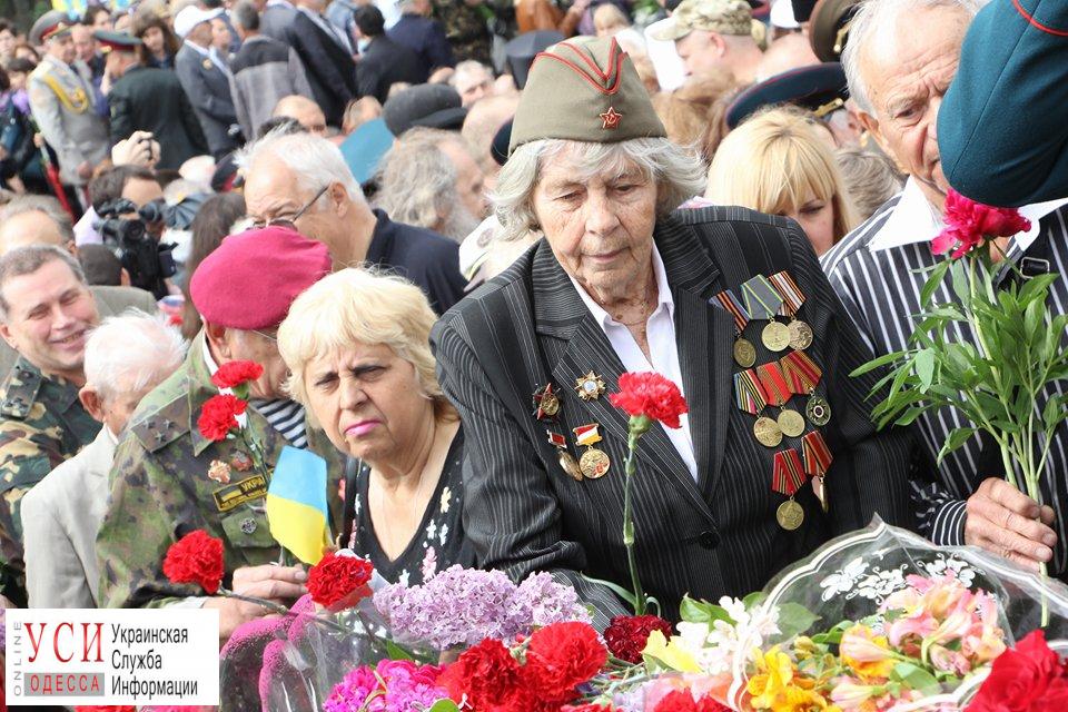 К памятнику Неизвестному матросу торжественно возложили цветы (фото) «фото»