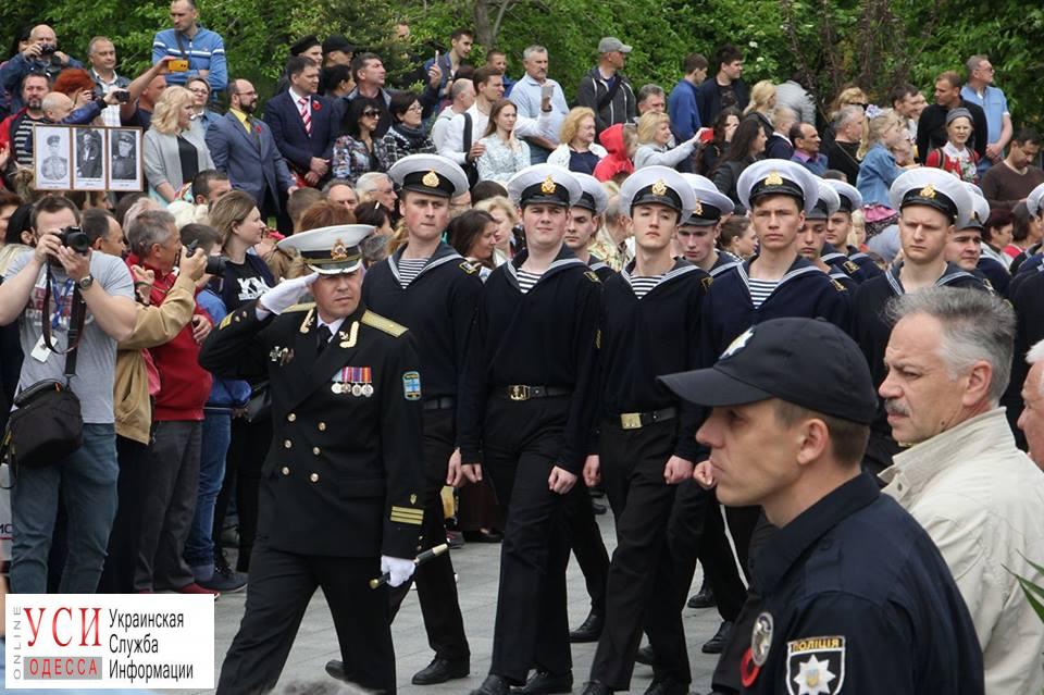 Годовщина Великой победы: по Одессе торжественно прошли курсанты морской академии (фото) «фото»