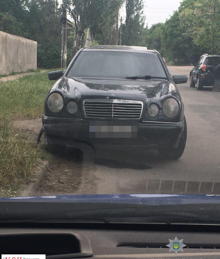 В центре Одессы автомобиль протаранил остановку – водитель был под наркотиками (фото) «фото»