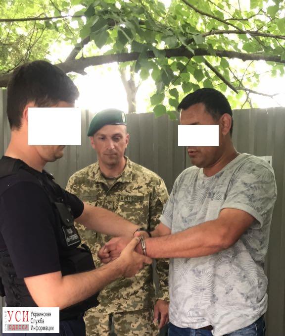 Пограничники задержали мужчину, который организовал канал незаконной переправки мигрантов в Молдову (фото) «фото»