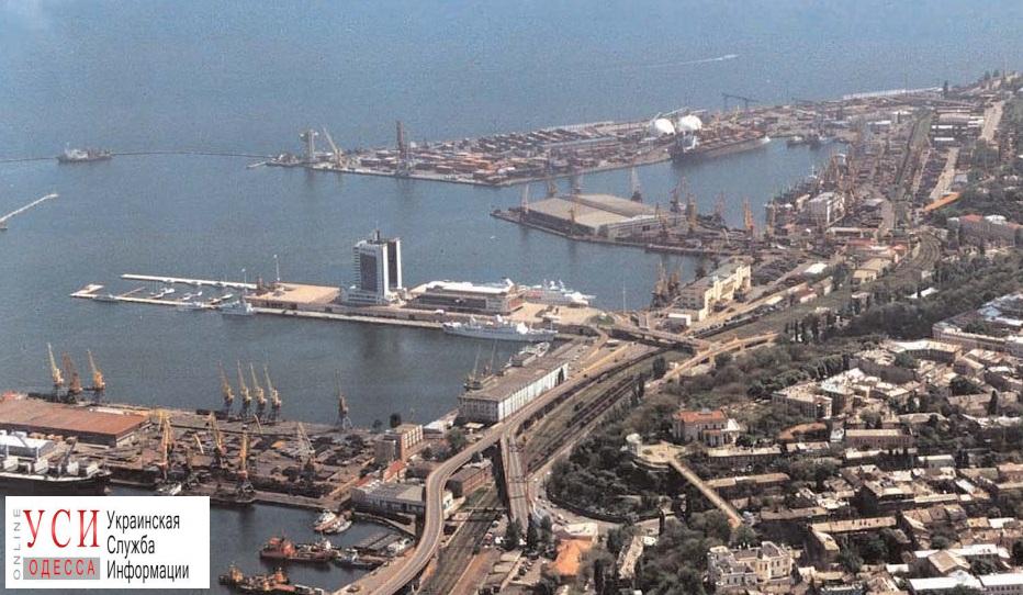 В порту Одессы после 4-летнего перерыва возобновилось строительство волнолома «фото»