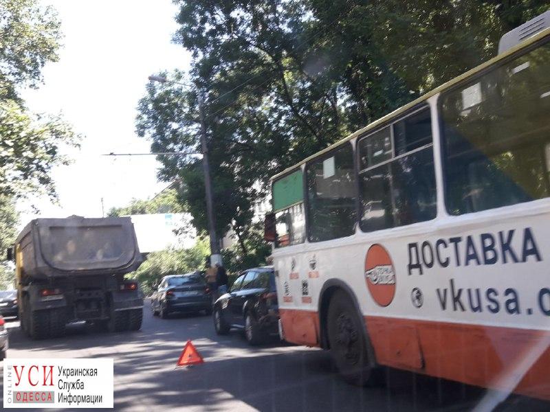 Движение по Сегедской заблокировано из-за ДТП (фото) «фото»