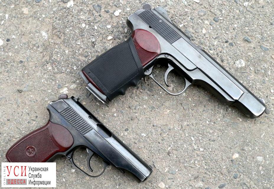 В Одессе злоумышленники уговаривали бойца продать два боевых пистолета «фото»