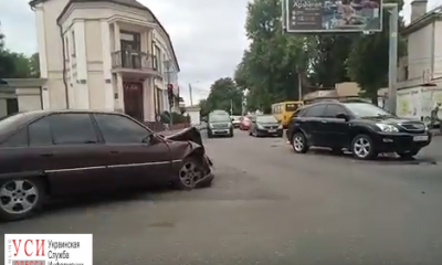 ДТП на Фонтане: столкнулись две легковушки (видео) usionline.com ДТП на Фонтане: столкнулись две легковушки (видео) «фото»