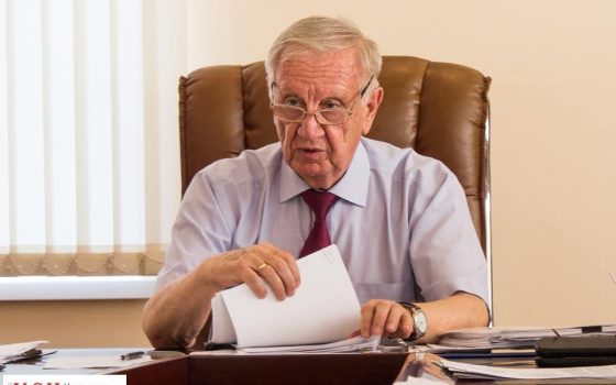73-летний мэр Черноморска опроверг информацию об операции на сердце и своей отставке «фото»