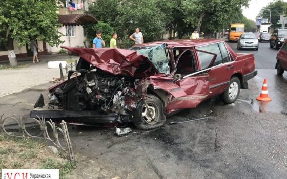 Грузовик смял легковой автомобиль в районе Ивановского моста (фото) usionline.com Грузовик смял легковой автомобиль в районе Ивановского моста (фото) «фото»