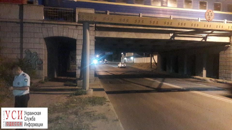 В Одессе женщина пыталась покончить жизнь самоубийством, прыгнув с ж/д моста «фото»