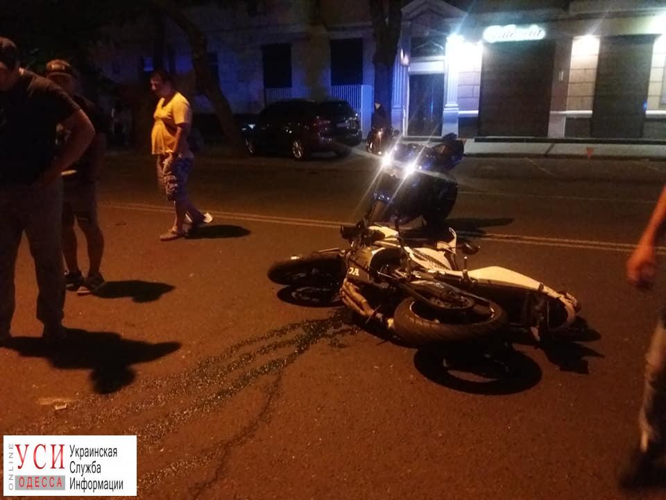 На Екатериниской мотоциклист сбил на зебре двух человек (фото) «фото»
