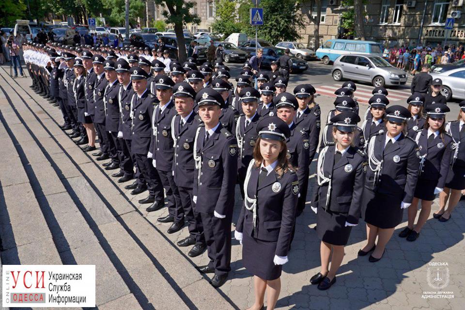 Сто курсантов Одесского университета внутренних дел стали полицейскими (фото) «фото»